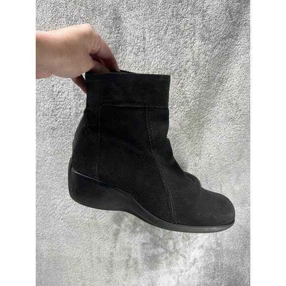 LA CANADIENNE Women’s US 8.5  M Black Suede Wedge Zipper Booties Ankle Boots - Picture 1 of 7